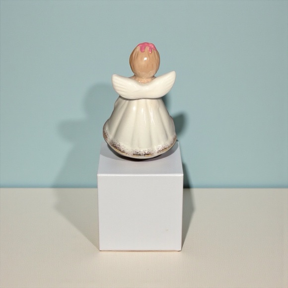 Josef Originals New Baby Angel Porcelain Figurine - Picture 3 of 5